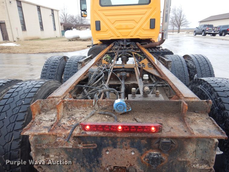 image for item IM9746 2007 International 7500  truck cab and chassis