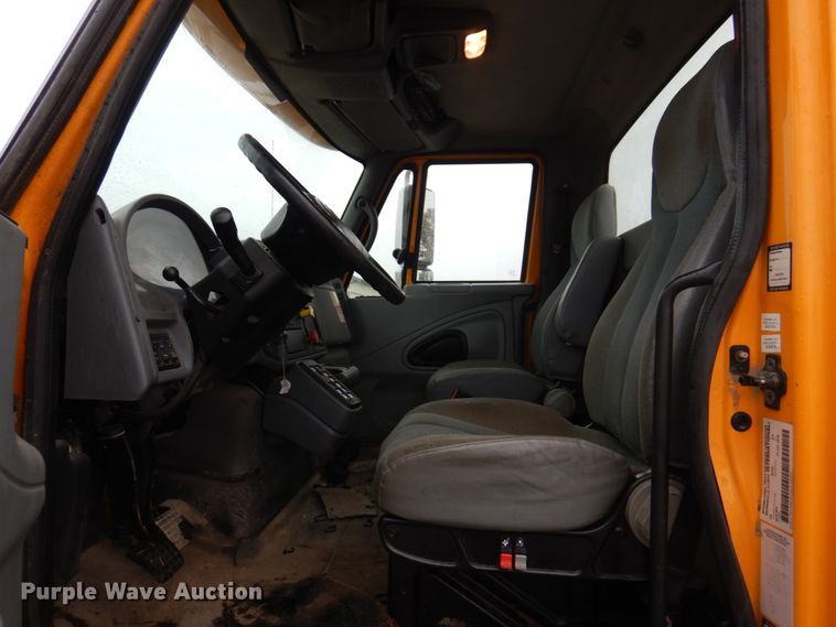 image for item IM9746 2007 International 7500  truck cab and chassis