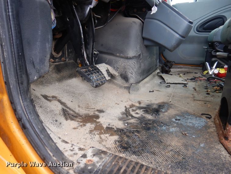 image for item IM9746 2007 International 7500  truck cab and chassis