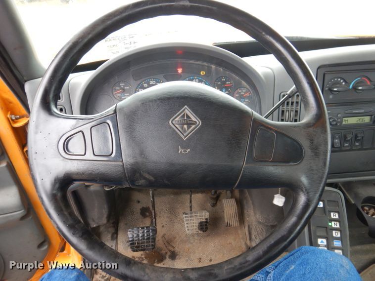 image for item IM9746 2007 International 7500  truck cab and chassis