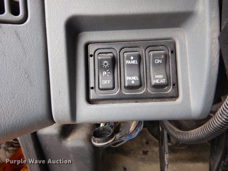 image for item IM9746 2007 International 7500  truck cab and chassis