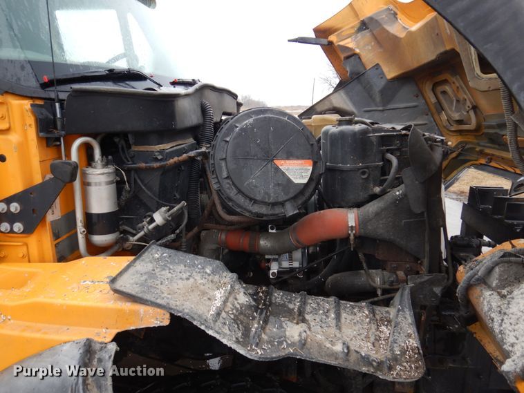 image for item IM9746 2007 International 7500  truck cab and chassis