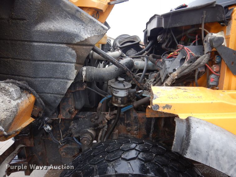 image for item IM9746 2007 International 7500  truck cab and chassis