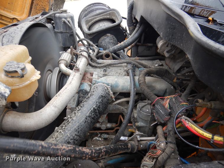 image for item IM9746 2007 International 7500  truck cab and chassis