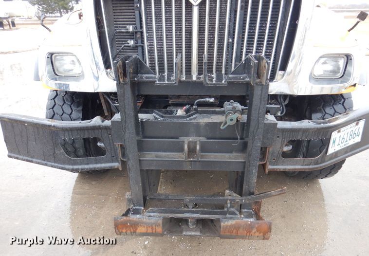 image for item IM9746 2007 International 7500  truck cab and chassis