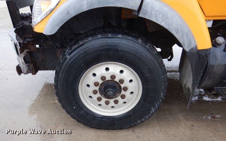 image for item IM9746 2007 International 7500  truck cab and chassis