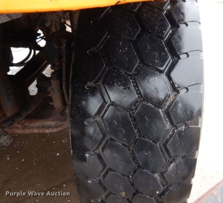 image for item IM9746 2007 International 7500  truck cab and chassis