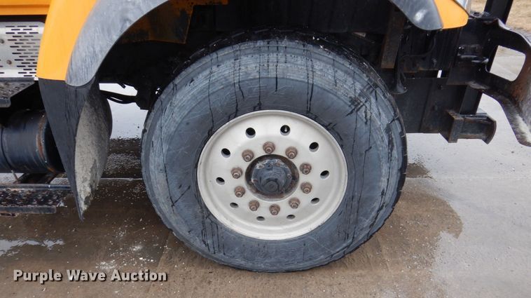 image for item IM9746 2007 International 7500  truck cab and chassis