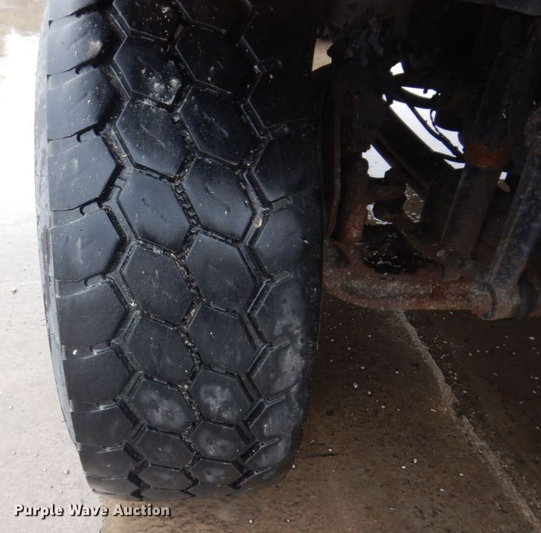 image for item IM9746 2007 International 7500  truck cab and chassis