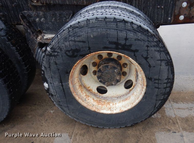 image for item IM9746 2007 International 7500  truck cab and chassis