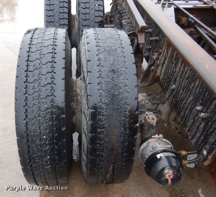 image for item IM9746 2007 International 7500  truck cab and chassis