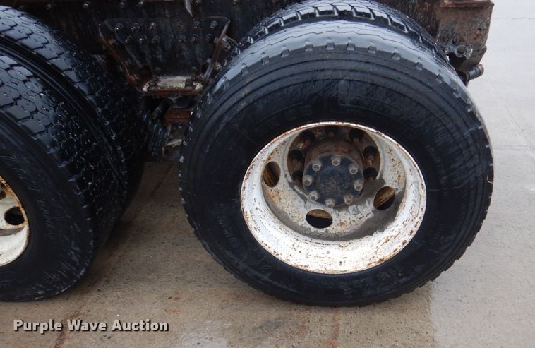 image for item IM9746 2007 International 7500  truck cab and chassis