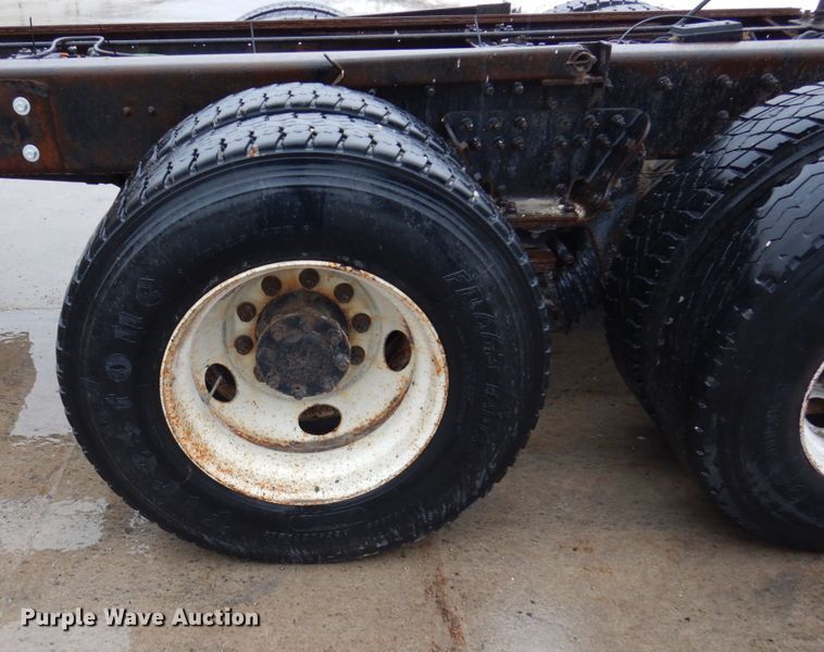 image for item IM9746 2007 International 7500  truck cab and chassis