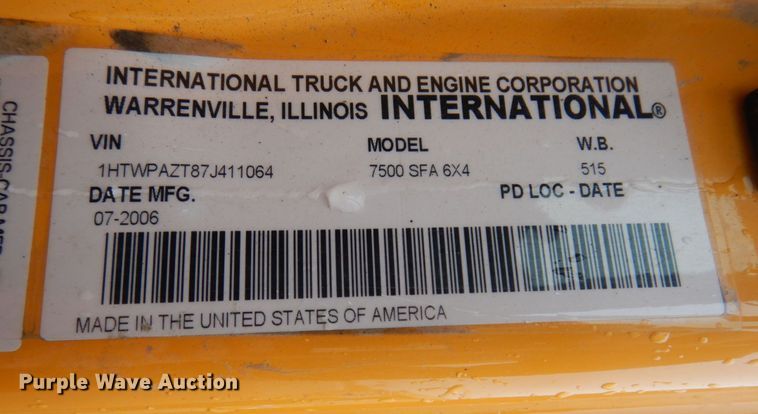 image for item IM9746 2007 International 7500  truck cab and chassis