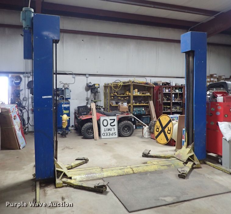 image for item IV9477 Gilbarco  automotive lift