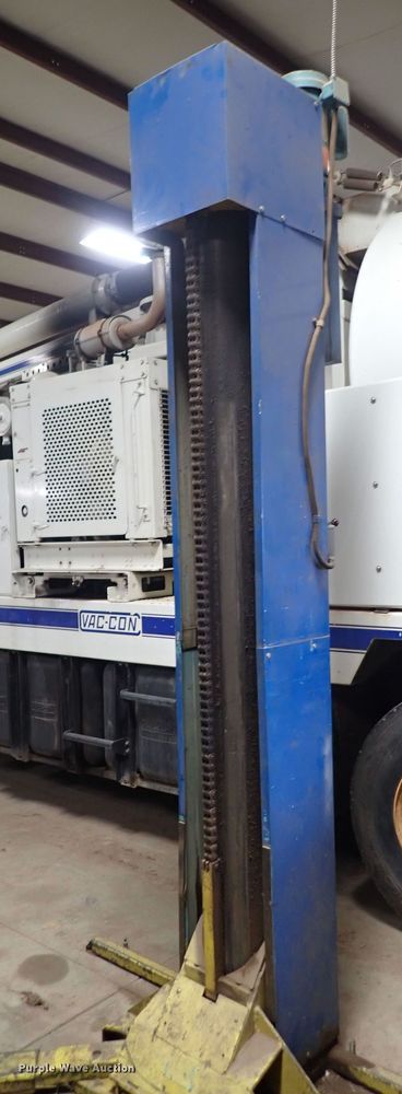 image for item IV9477 Gilbarco  automotive lift