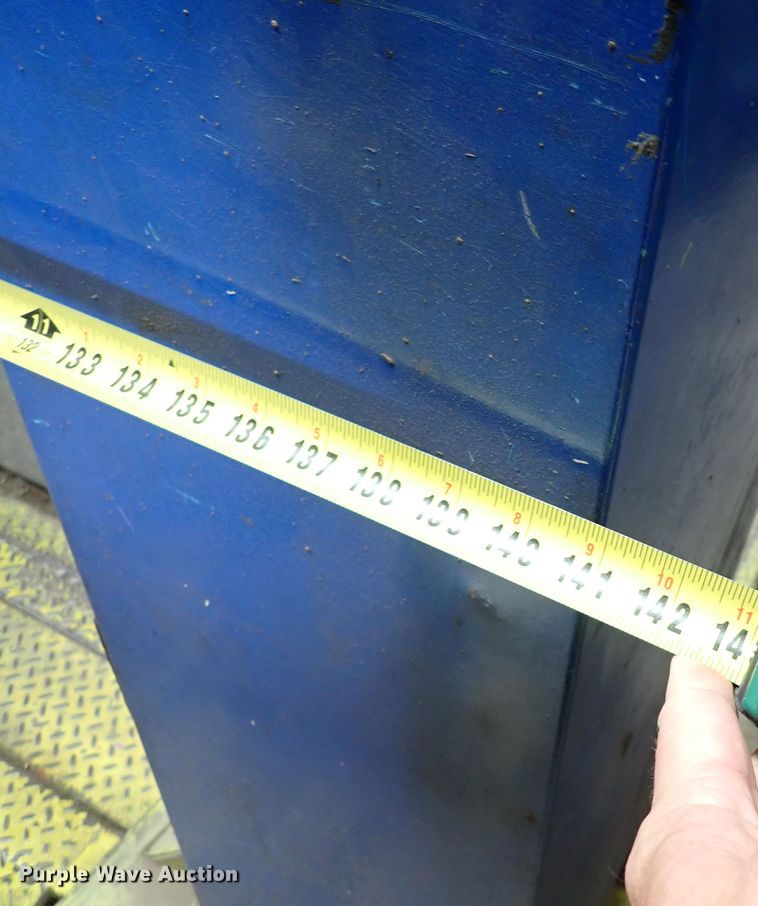 image for item IV9477 Gilbarco  automotive lift