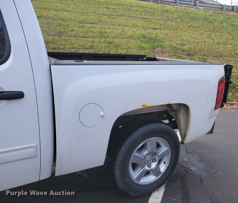 image for item IV9720 2012 Chevrolet Silverado 1500  Crew Cab pickup truck