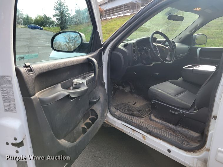 image for item IV9720 2012 Chevrolet Silverado 1500  Crew Cab pickup truck