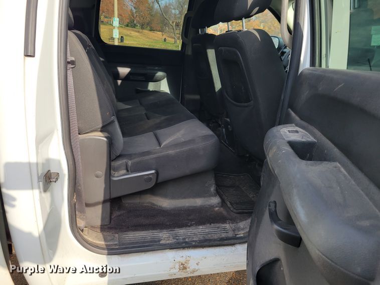 image for item IV9720 2012 Chevrolet Silverado 1500  Crew Cab pickup truck