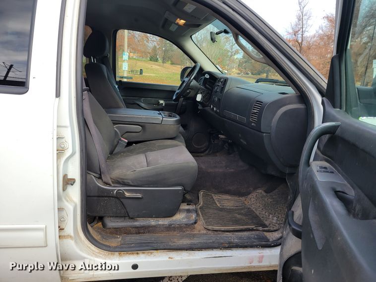 image for item IV9720 2012 Chevrolet Silverado 1500  Crew Cab pickup truck