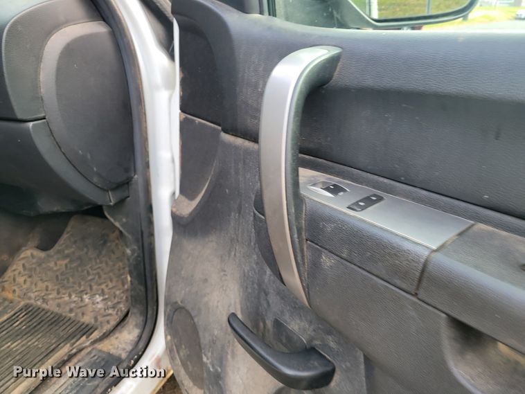 image for item IV9720 2012 Chevrolet Silverado 1500  Crew Cab pickup truck