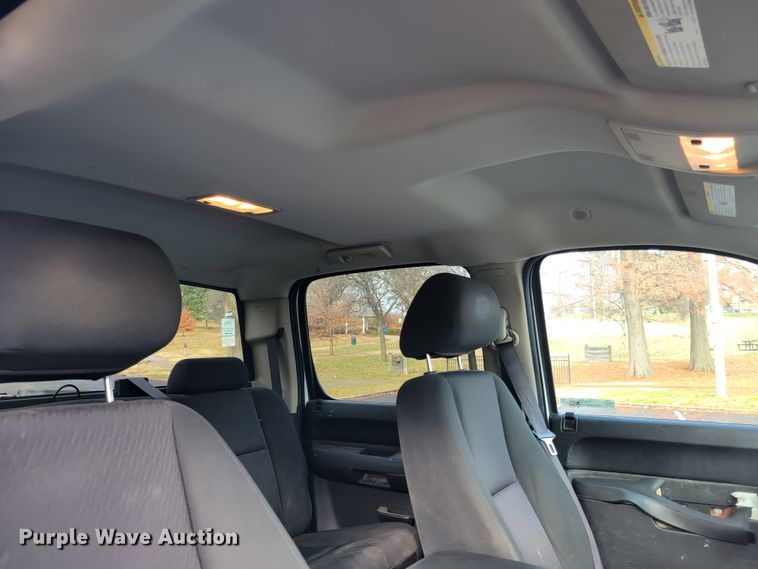 image for item IV9720 2012 Chevrolet Silverado 1500  Crew Cab pickup truck