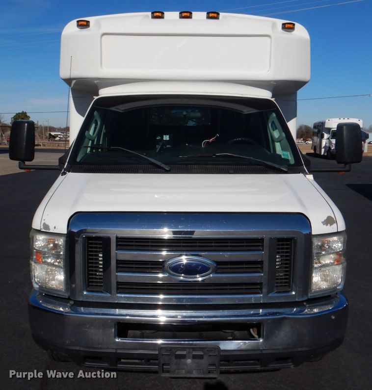 image for item JD9436 2013 Ford E450 Super Duty  shuttle bus