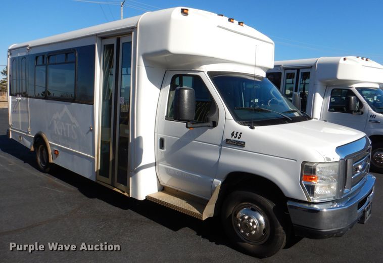 image for item JD9436 2013 Ford E450 Super Duty  shuttle bus