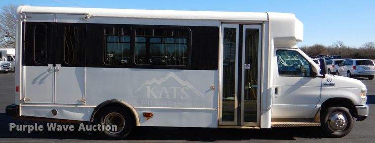 image for item JD9436 2013 Ford E450 Super Duty  shuttle bus