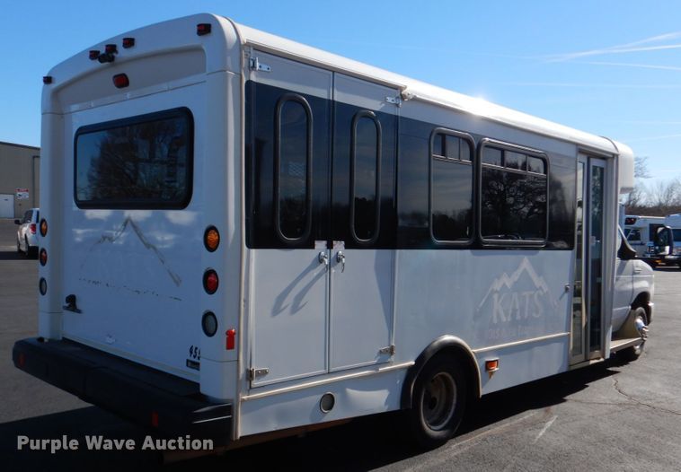 image for item JD9436 2013 Ford E450 Super Duty  shuttle bus