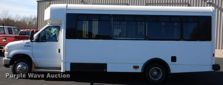 image for item JD9436 2013 Ford E450 Super Duty  shuttle bus