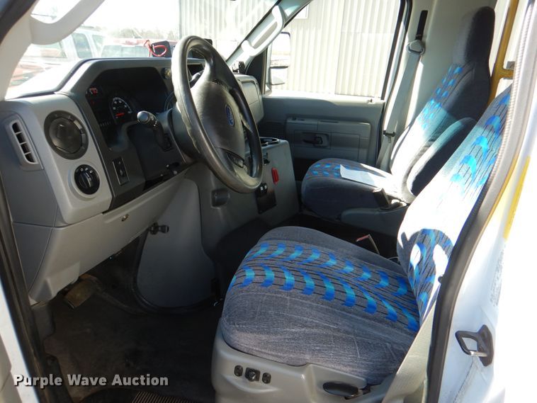 image for item JD9436 2013 Ford E450 Super Duty  shuttle bus