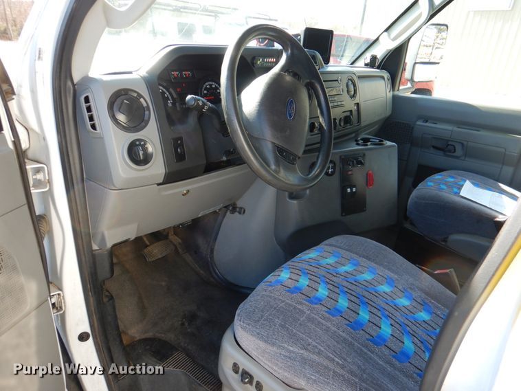image for item JD9436 2013 Ford E450 Super Duty  shuttle bus