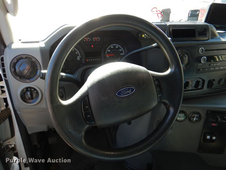 image for item JD9436 2013 Ford E450 Super Duty  shuttle bus