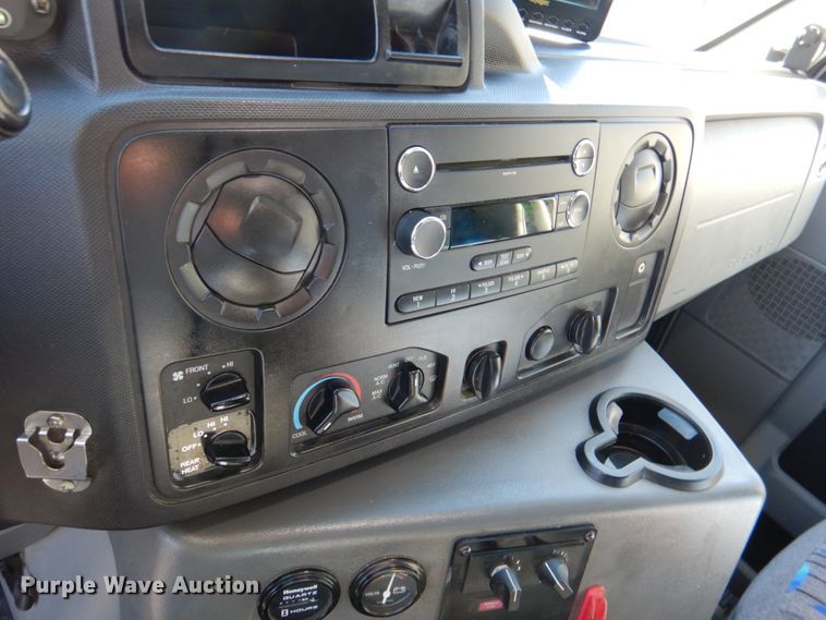 image for item JD9436 2013 Ford E450 Super Duty  shuttle bus