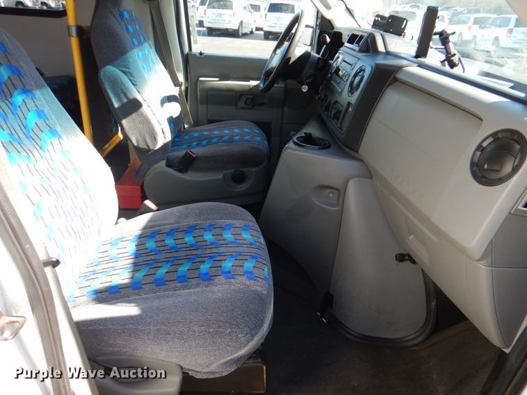 image for item JD9436 2013 Ford E450 Super Duty  shuttle bus