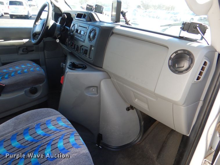 image for item JD9436 2013 Ford E450 Super Duty  shuttle bus