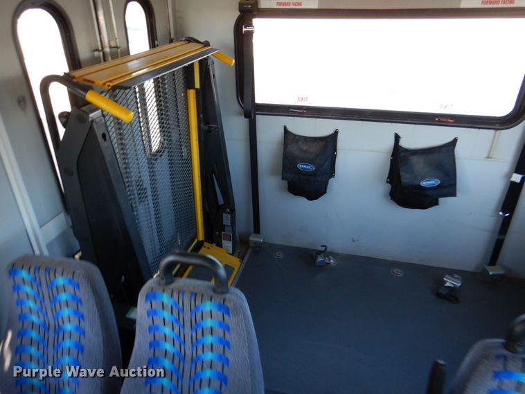 image for item JD9436 2013 Ford E450 Super Duty  shuttle bus