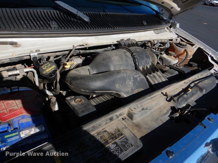 image for item JD9436 2013 Ford E450 Super Duty  shuttle bus