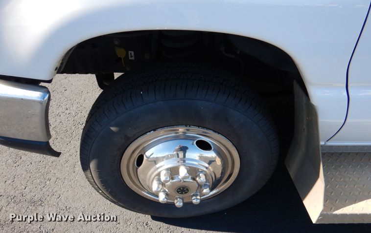 image for item JD9436 2013 Ford E450 Super Duty  shuttle bus