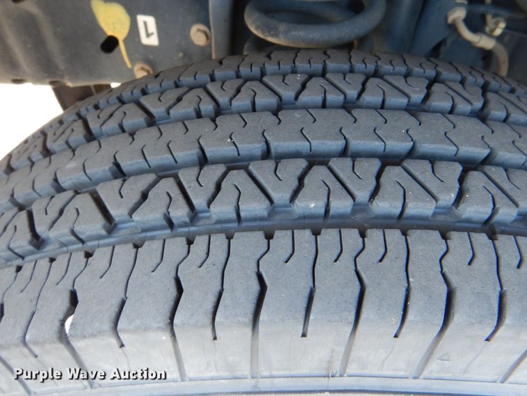 image for item JD9436 2013 Ford E450 Super Duty  shuttle bus