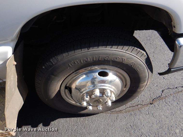 image for item JD9436 2013 Ford E450 Super Duty  shuttle bus