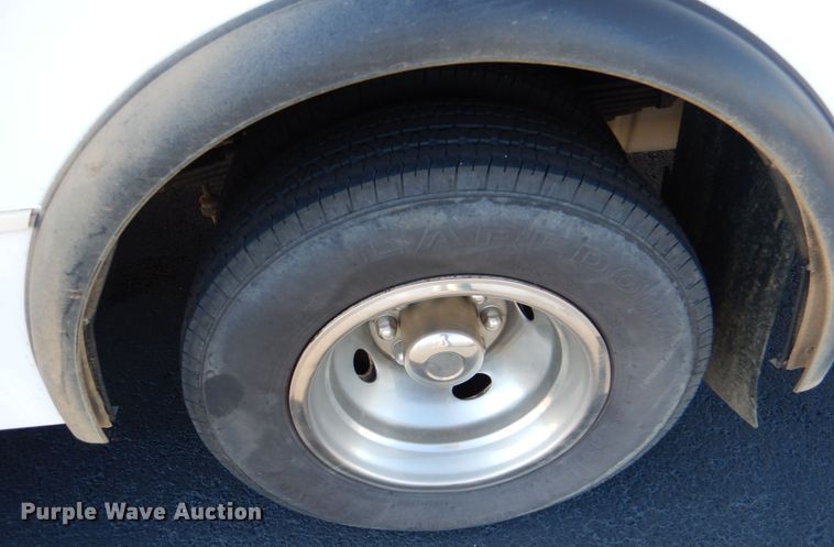 image for item JD9436 2013 Ford E450 Super Duty  shuttle bus