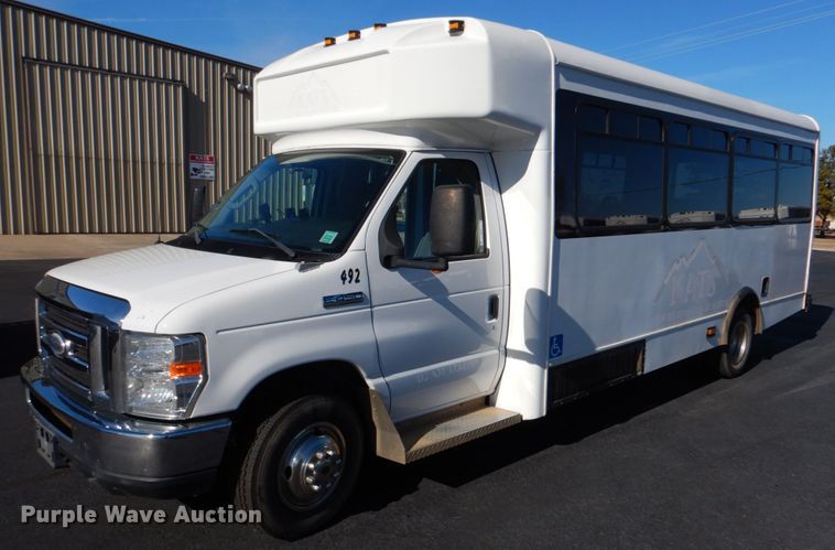 image for item JD9437 2014 Ford E450  shuttle bus