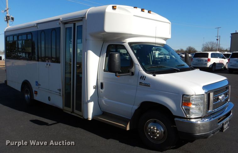 image for item JD9437 2014 Ford E450  shuttle bus