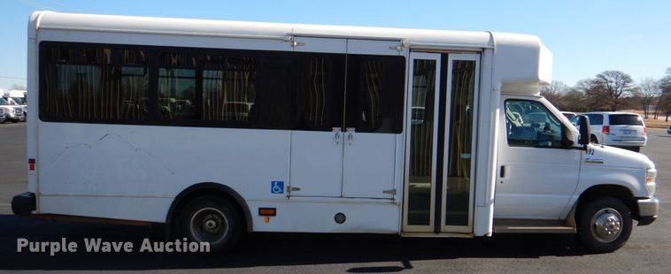 image for item JD9437 2014 Ford E450  shuttle bus