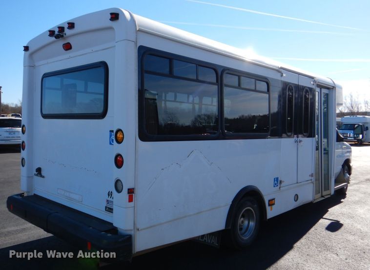 image for item JD9437 2014 Ford E450  shuttle bus