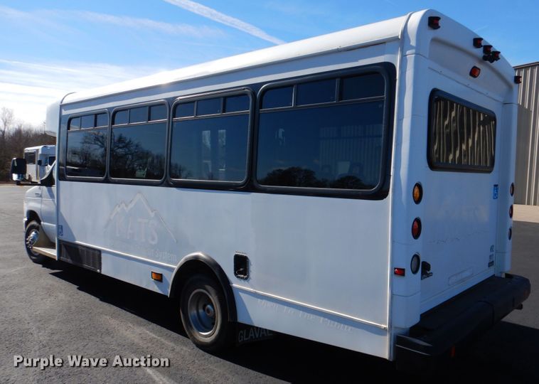image for item JD9437 2014 Ford E450  shuttle bus