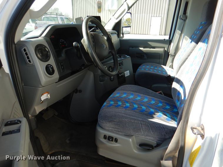 image for item JD9437 2014 Ford E450  shuttle bus